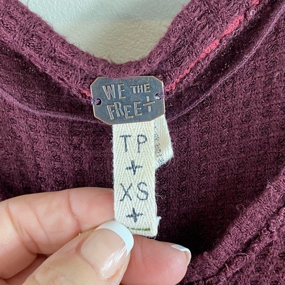 Free People We the Free Women’s Laguna Thermal Waffle Knit Tunic Wine Sz XS - Picture 4 of 10